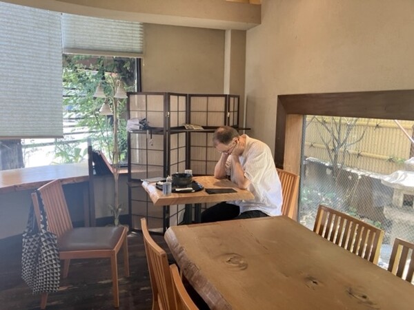 floyd_in_coff_shop
